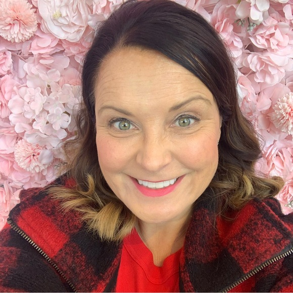 Meet your Posher, Tiffany - Picture 1 of 1